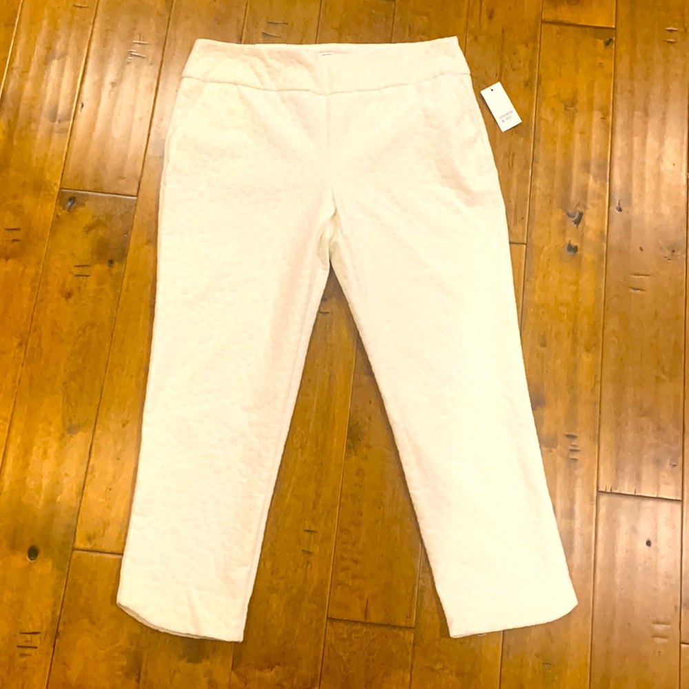 NWT CROWN AND IVY WHITE ON WHITE CHEETAH PRINT CROP/ANKLE PANTS.